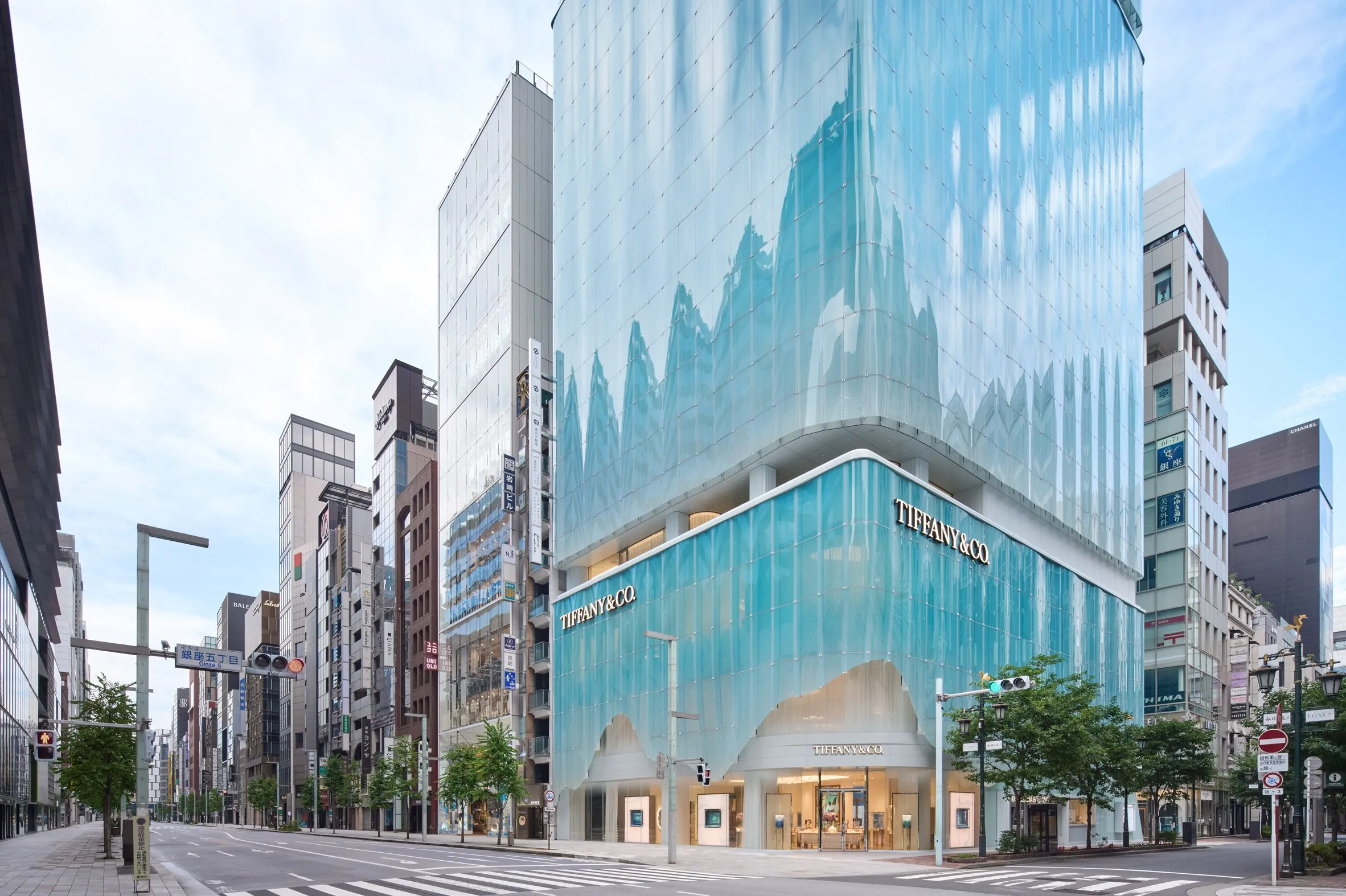 10 Iconic Facade Designs Redefining Luxury Retail Experiences
