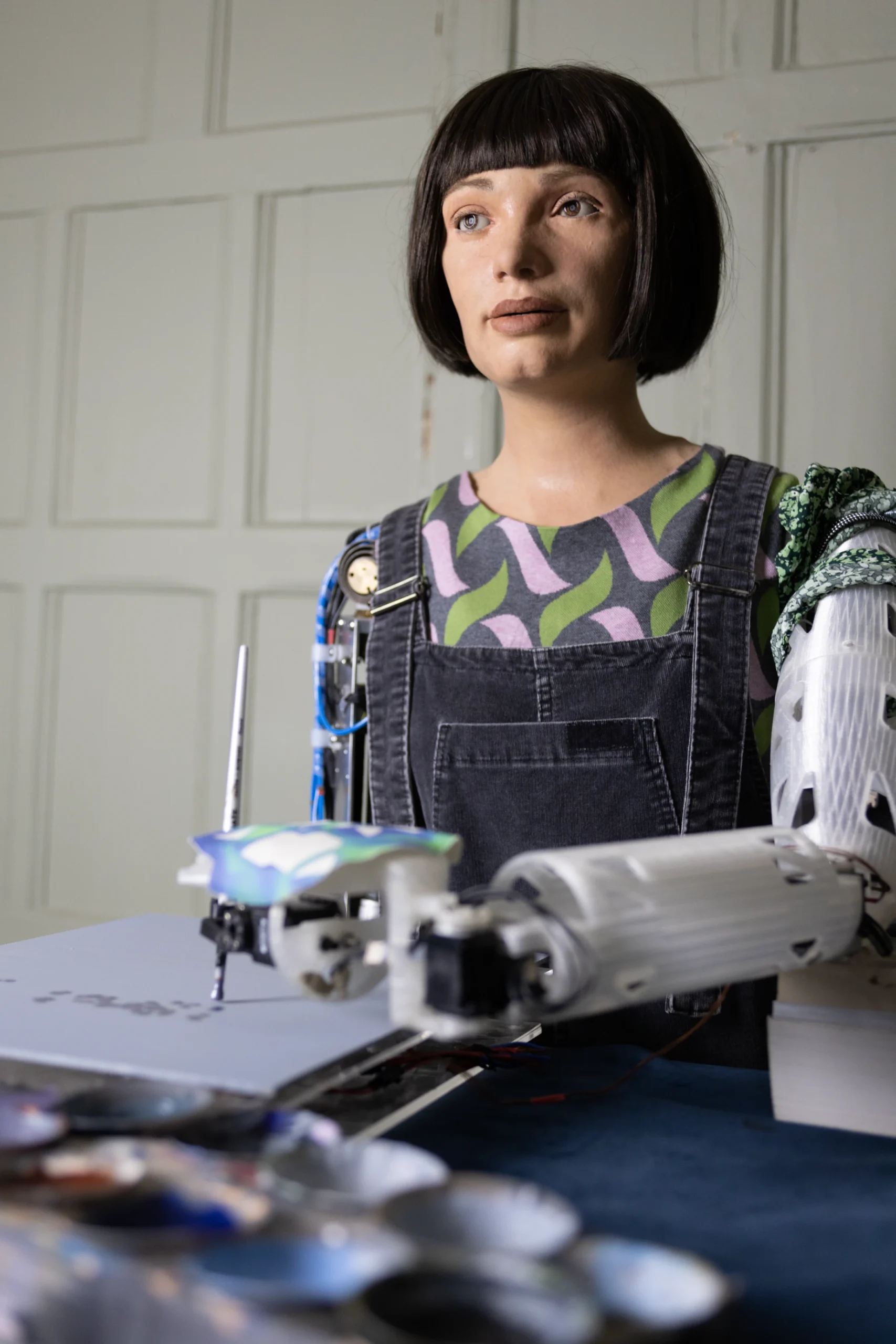 Ai-Da Makes Architectural History with the World’s First Robot-Designed Structure 6 Ai-Da, humanoid robot artist