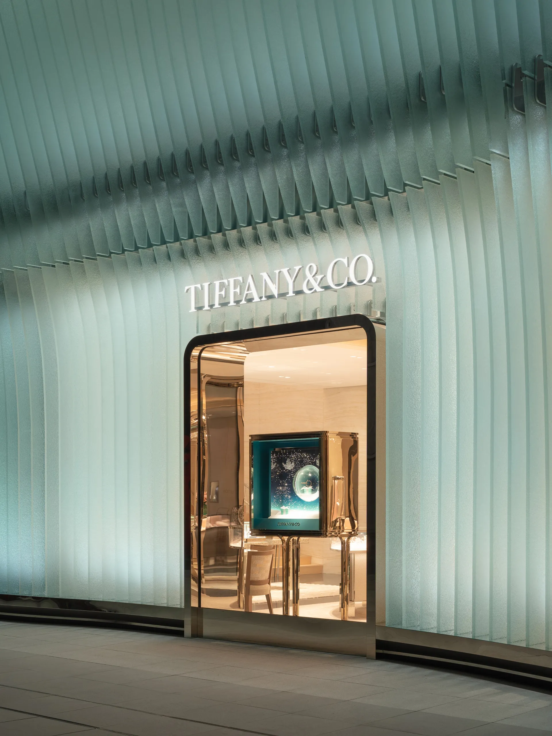 MVRDV Designs Tiffany & Co.’s Beijing Flagship with a Fluid Glass Fins Façade 7 MVRDV Wraps Tiffany & Co. Beijing in a Sculptural Glass Facade