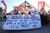 louvre Museum strike