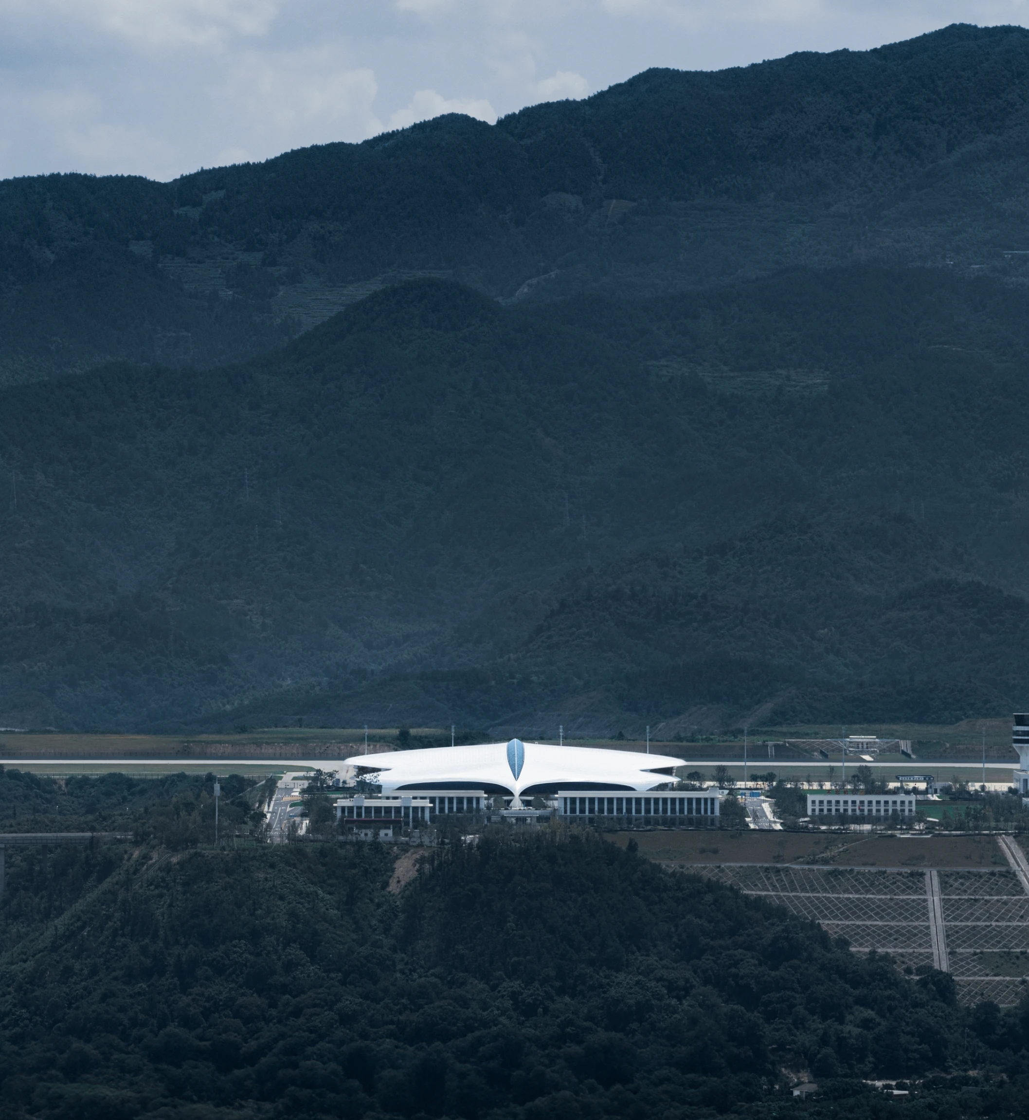 MAD Completes Lishui Airport In Zhejiang After 17 Years Of Development 6 MAD’s Lishui Airport Takes Shape in China’s Mountain Valley