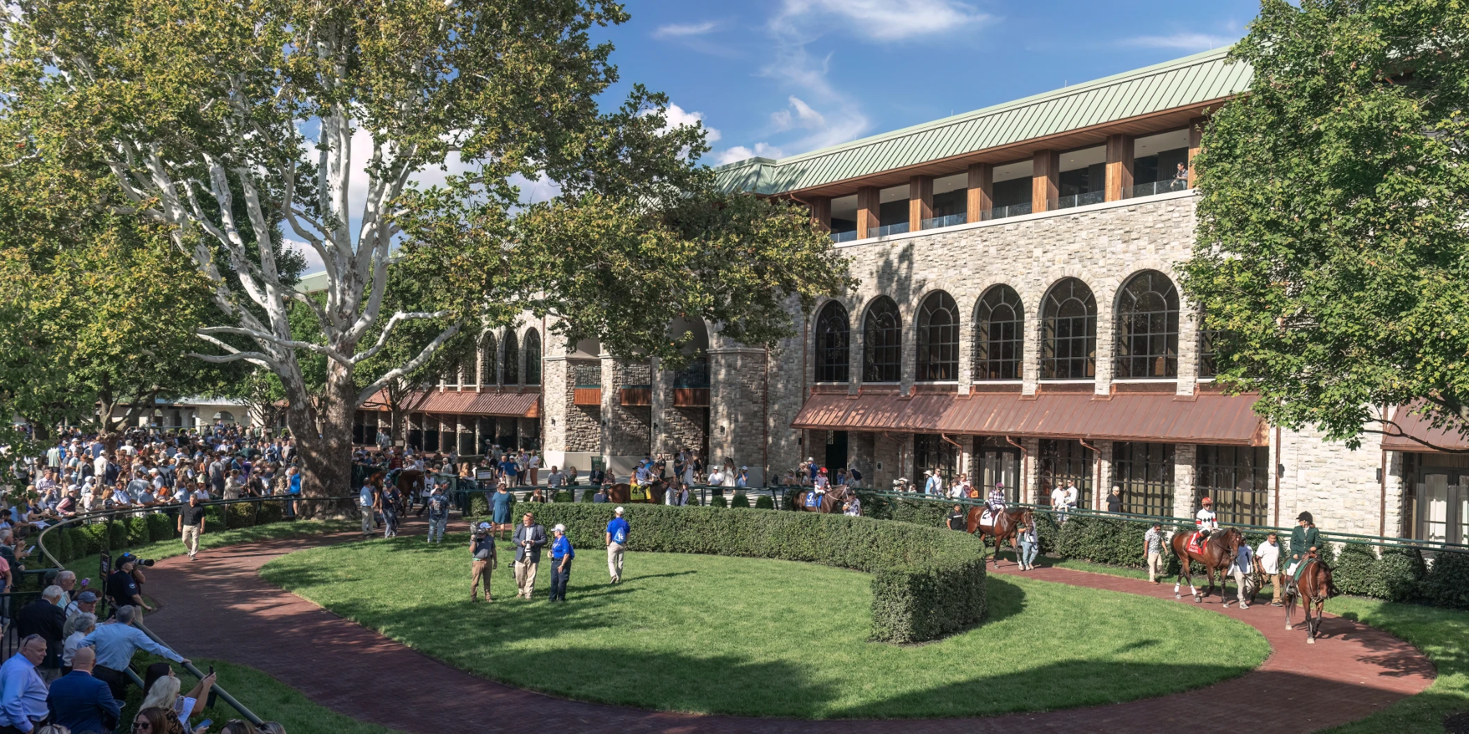 Populous Designs a Modern Paddock Building for America’s Historic Racetrack 5 Keeneland Introduces New Paddock Building Hospitality Spaces for 2026 Spring Meet