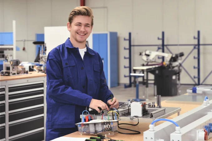 Why Future Electricians and Plumbers Learn Better in the Lab