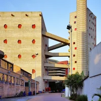 10 Legendary Women in Architecture Who Broke Barriers