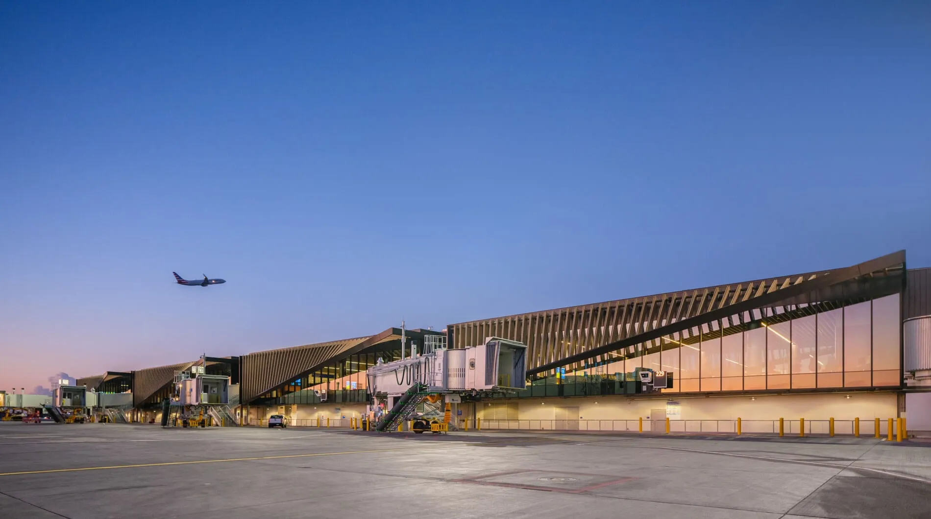 LAX New Concourse Completed by Woods Bagot Using Modular Construction 6 LAX New Concourse Completed by Woods Bagot with Modular Construction