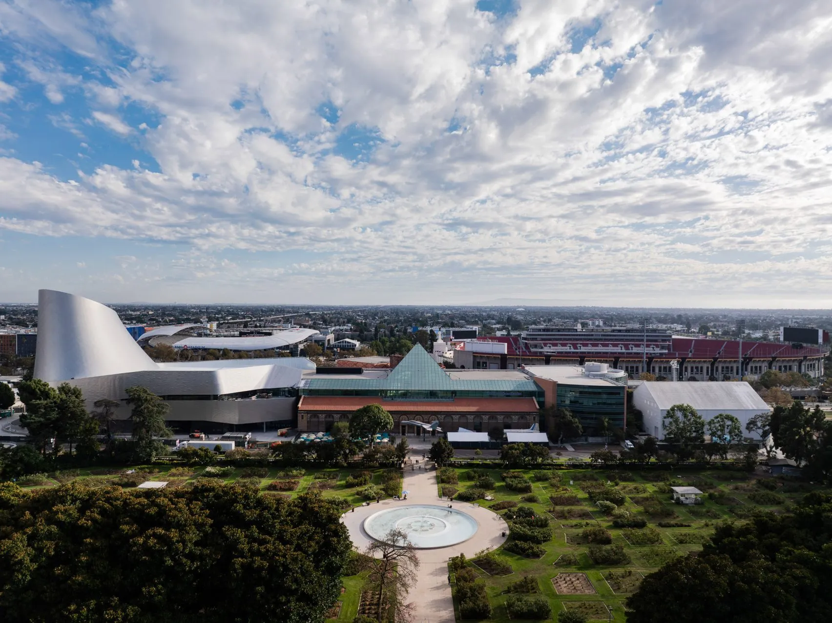 ZGF Architects Complete New Home for Space Shuttle Endeavour at California Science Center