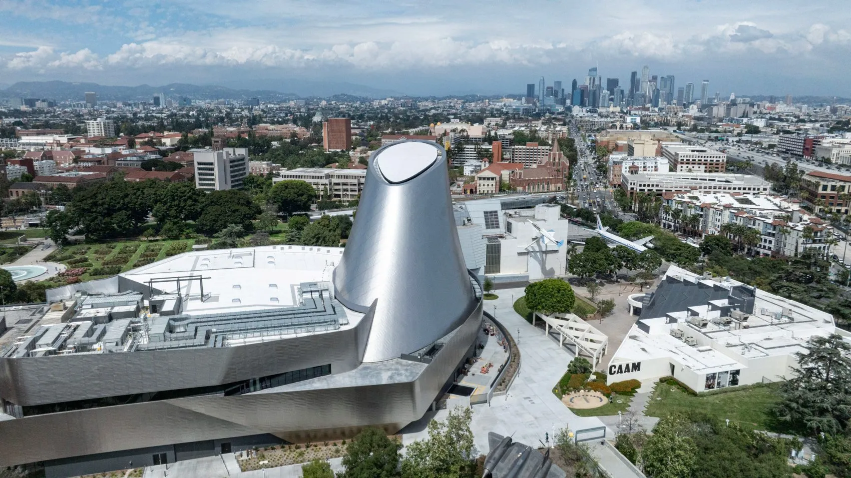 ZGF Architects Complete New Home for Space Shuttle Endeavour at California Science Center