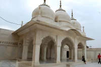 Agra’s Architectural Identity Revealed Through 8 Historic Landmarks