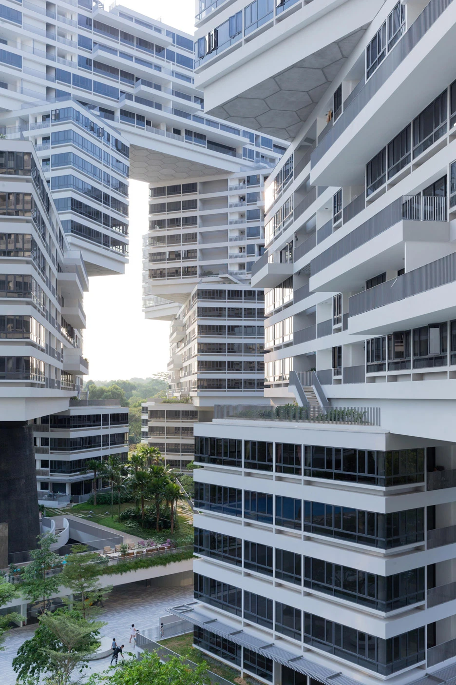Key Strategies for Balancing Brutalism & Biophilia in Architecture 18 How to Balance Brutalism and Biophilia in Architecture