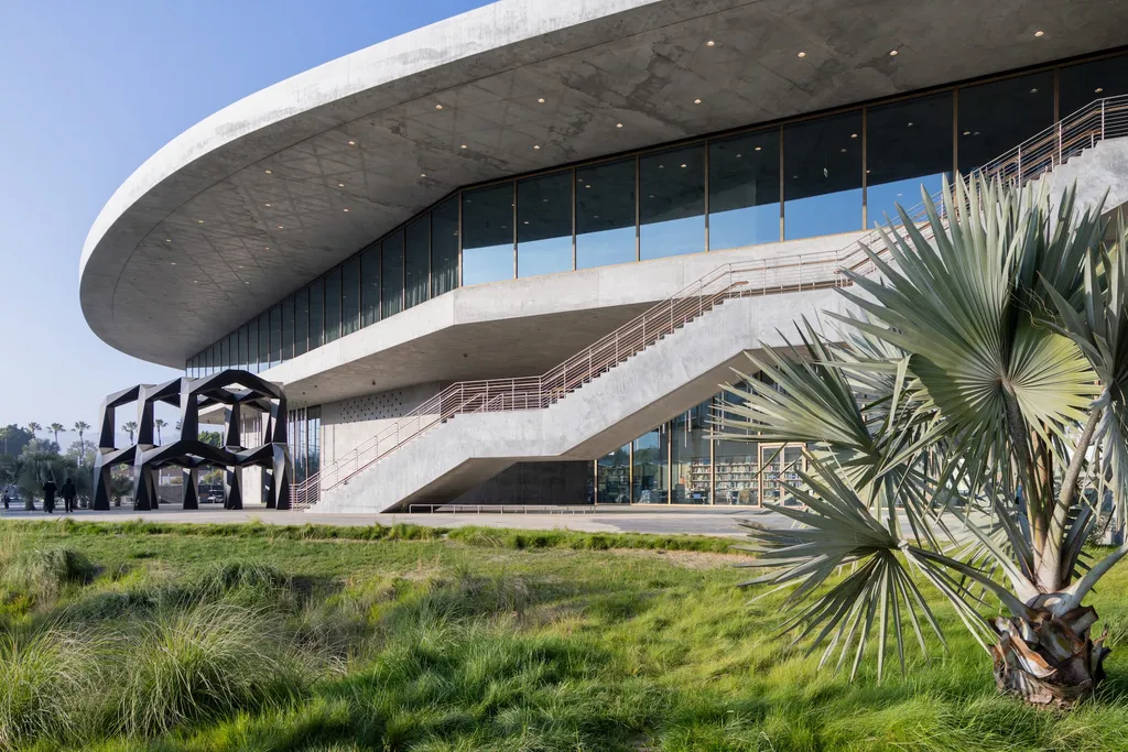 LACMA's David Geffen Galleries in Los Angeles Reshape the Museum as a Continuous Elevated Space 5 LACMA's David Geffen Galleries in Los Angeles