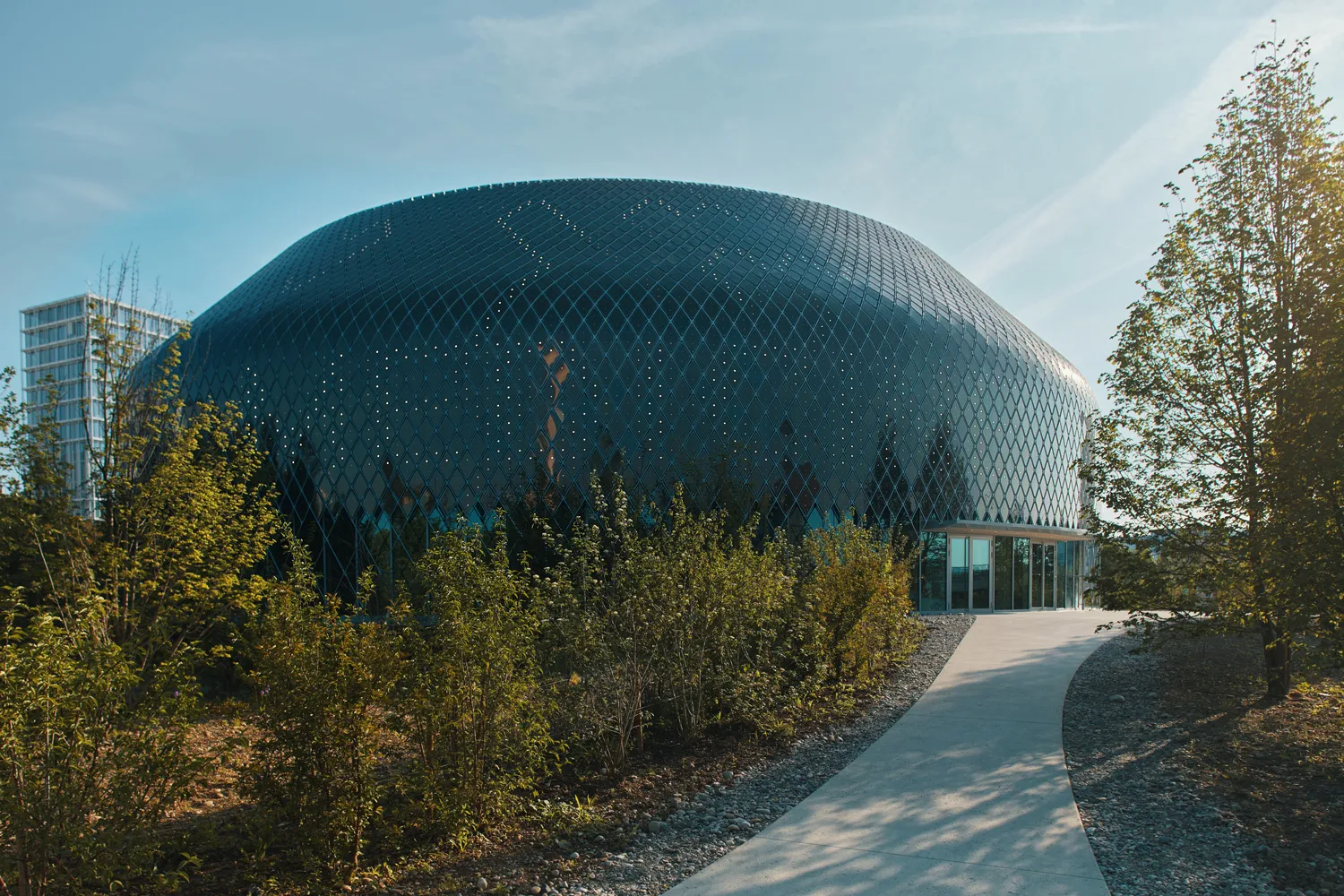 How Solar Panels Are Redefining Architectural Surfaces 8 How Solar Panels Are Redefining Architectural Surfaces