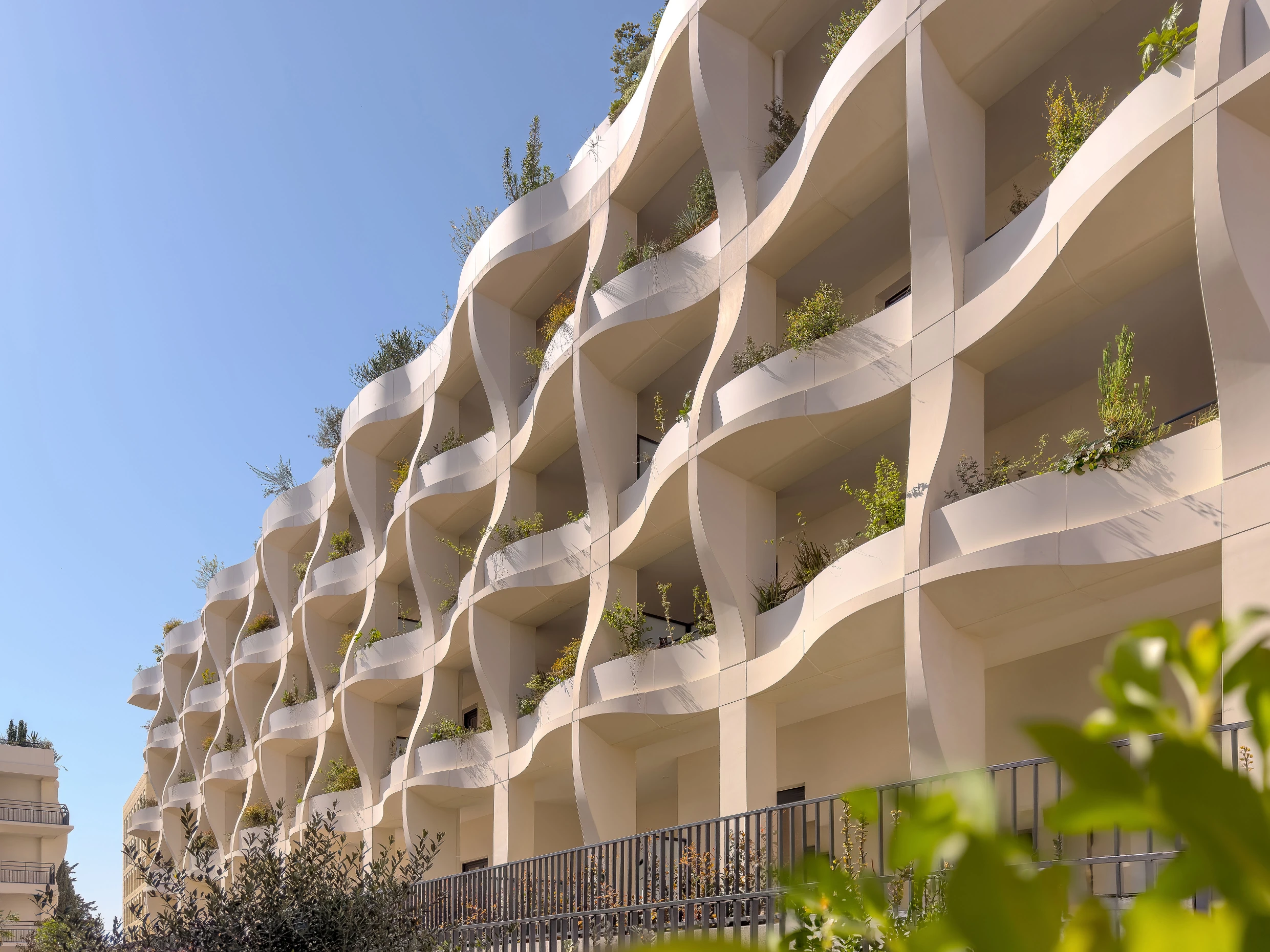 Jardins Secrets Project: A Duo of Bioclimatic Shells at Montpellier’s Cité Créative