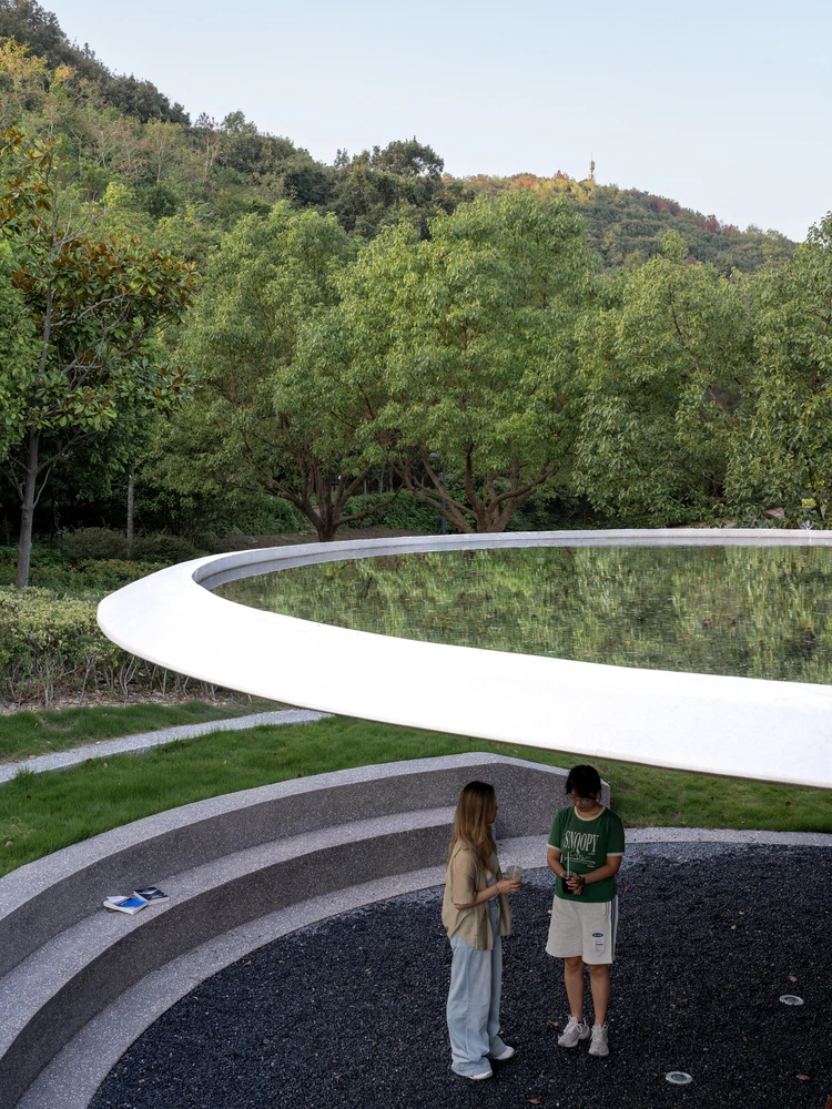 Xuanpu Pavilion Shapes Water, Concrete, and Spirit into a Sculptural Sanctuary 9 Xuanpu Pavilion