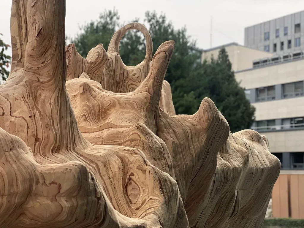 Reinterpreting Traditional Hanok Korean Architecture with AI Through Flow, Form, and Spatial Logic 6 Reinterpreting Traditional Hanok Korean Architecture with AI Through Flow, Form, and Spatial Logic