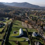 Yaw House by KWK Promes: A Rotating Mountain Home Embedded Into the Beskid Landscape