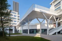 Dynamic and Interconnected Learning Spaces Define Shenzhen Longhua Foreign Languages School by Z&Z STUDIO