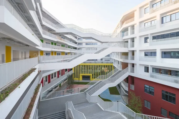 Dynamic and Interconnected Learning Spaces Define Shenzhen Longhua Foreign Languages School by Z&Z STUDIO