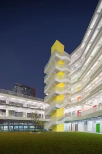 Dynamic and Interconnected Learning Spaces Define Shenzhen Longhua Foreign Languages School by Z&Z STUDIO