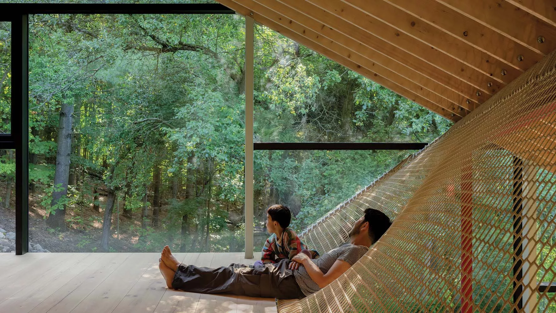 UUfie’s Belfountain House Transforms a Chalet into a Forest Retreat in Ontario 5 UUfie’s Belfountain House Transforms a Chalet into a Forest Retreat in Ontario