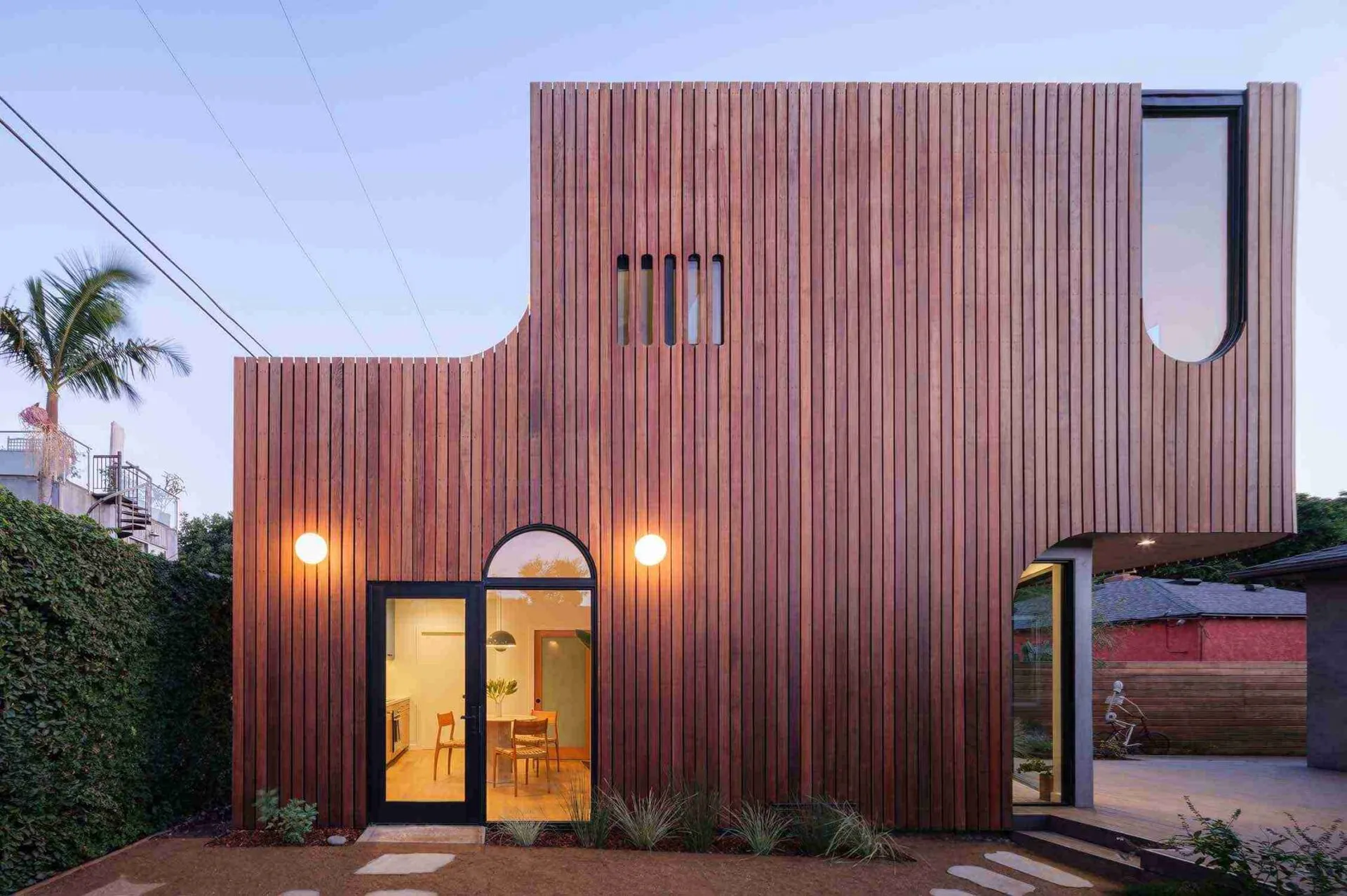 Byben Transforms a Compact ADU in Los Angeles Into a Sculptural Backyard Retreat