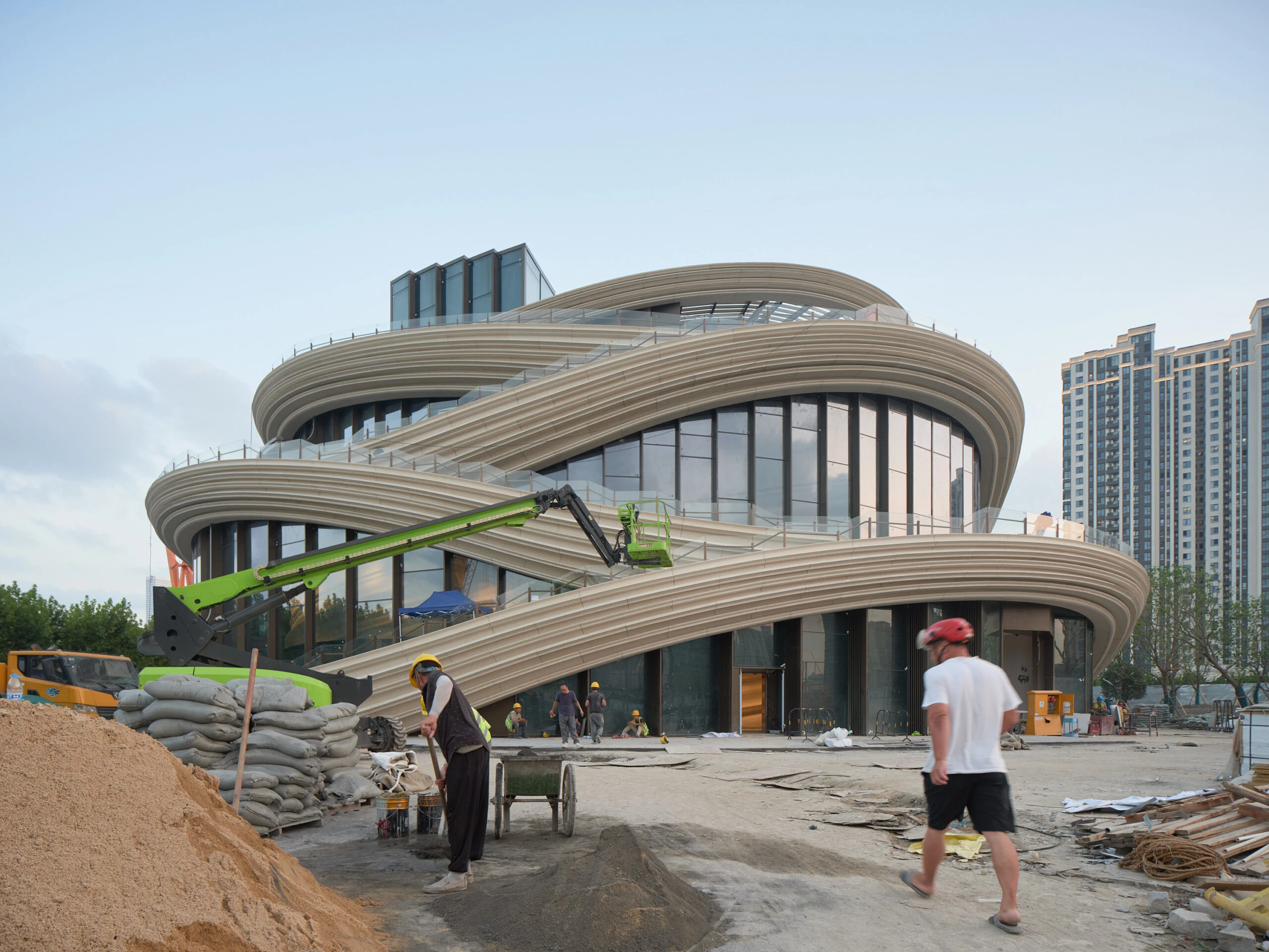 Heatherwick Studio’s West Bund Orbit Takes Shape in Shanghai 8 Heatherwick Studio’s West Bund Orbit