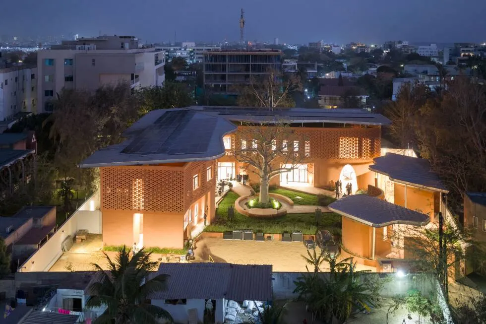 Goethe-Institut Dakar by Francis Kéré is a Climate-Responsive Design Shaped by an Existing Tree 8 Goethe-Institut Dakar by Francis Kéré is a Climate-Responsive Design Shaped by an Existing Tree