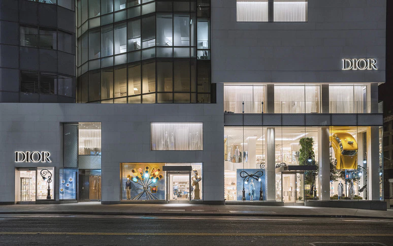 Dior’s Storefronts Turn Surreal as Alex Chinneck Warps New York and Beverly Hills 5 Dior’s Storefronts Turn Surreal as Alex Chinneck Warps New York and Beverly Hills