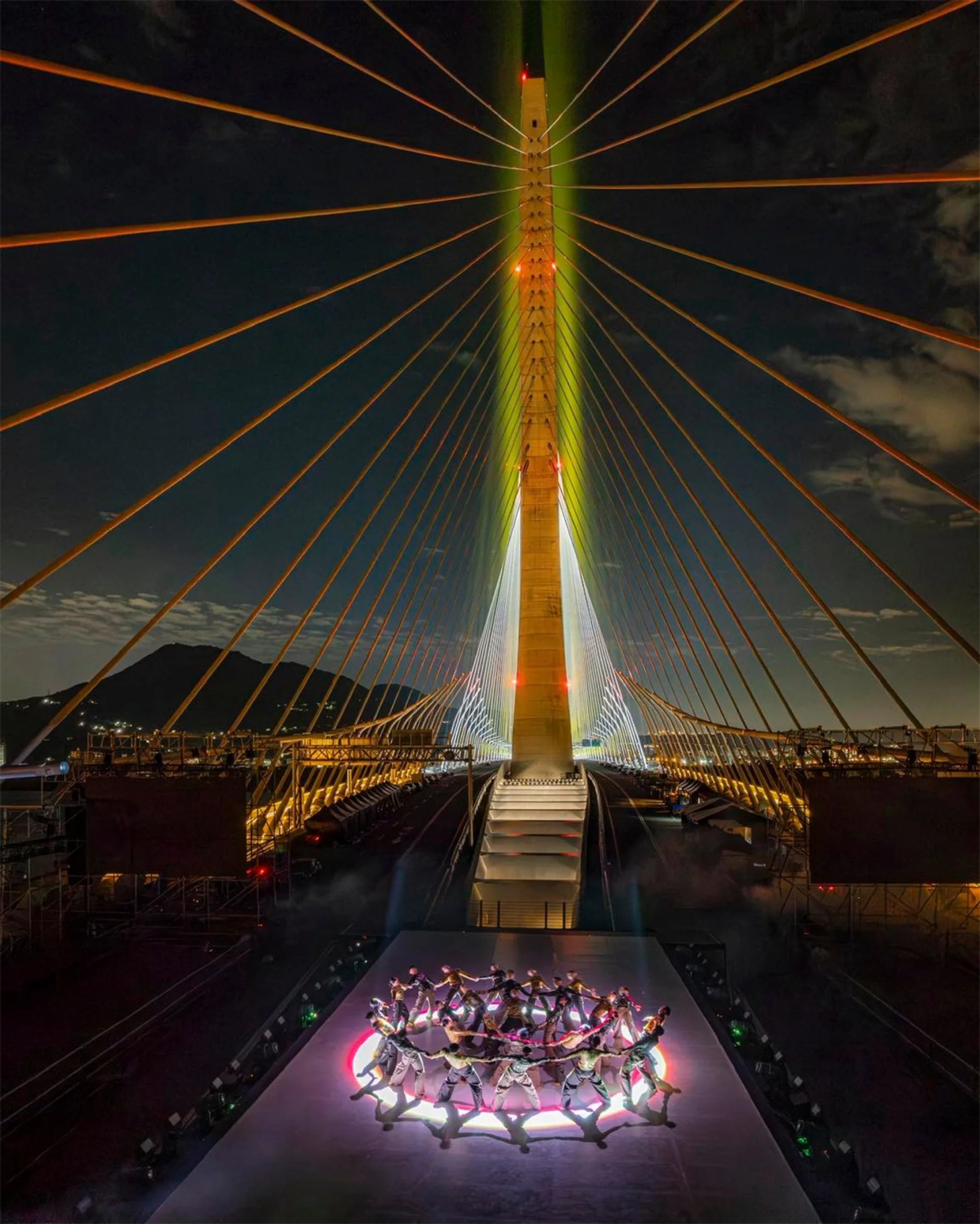 Taiwan Opens Danjiang Bridge, the World’s Longest Single-Mast Bridge 7 Taiwan Opens the World’s Longest Single-Mast Bridge Designed by ZHA, Danjiang Bridge
