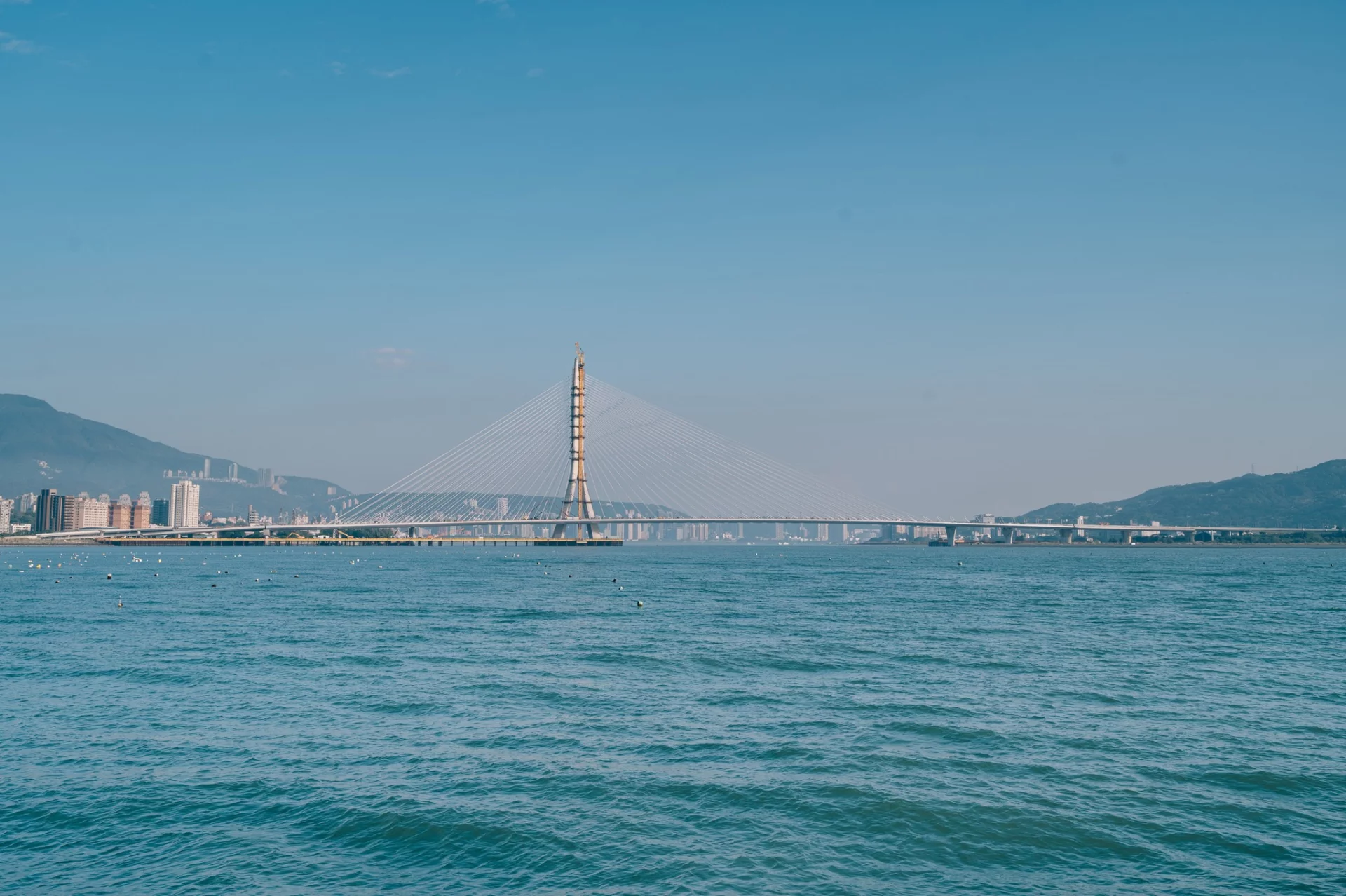 Taiwan Opens Danjiang Bridge, the World’s Longest Single-Mast Bridge 8 Taiwan Opens the World’s Longest Single-Mast Bridge Designed by ZHA