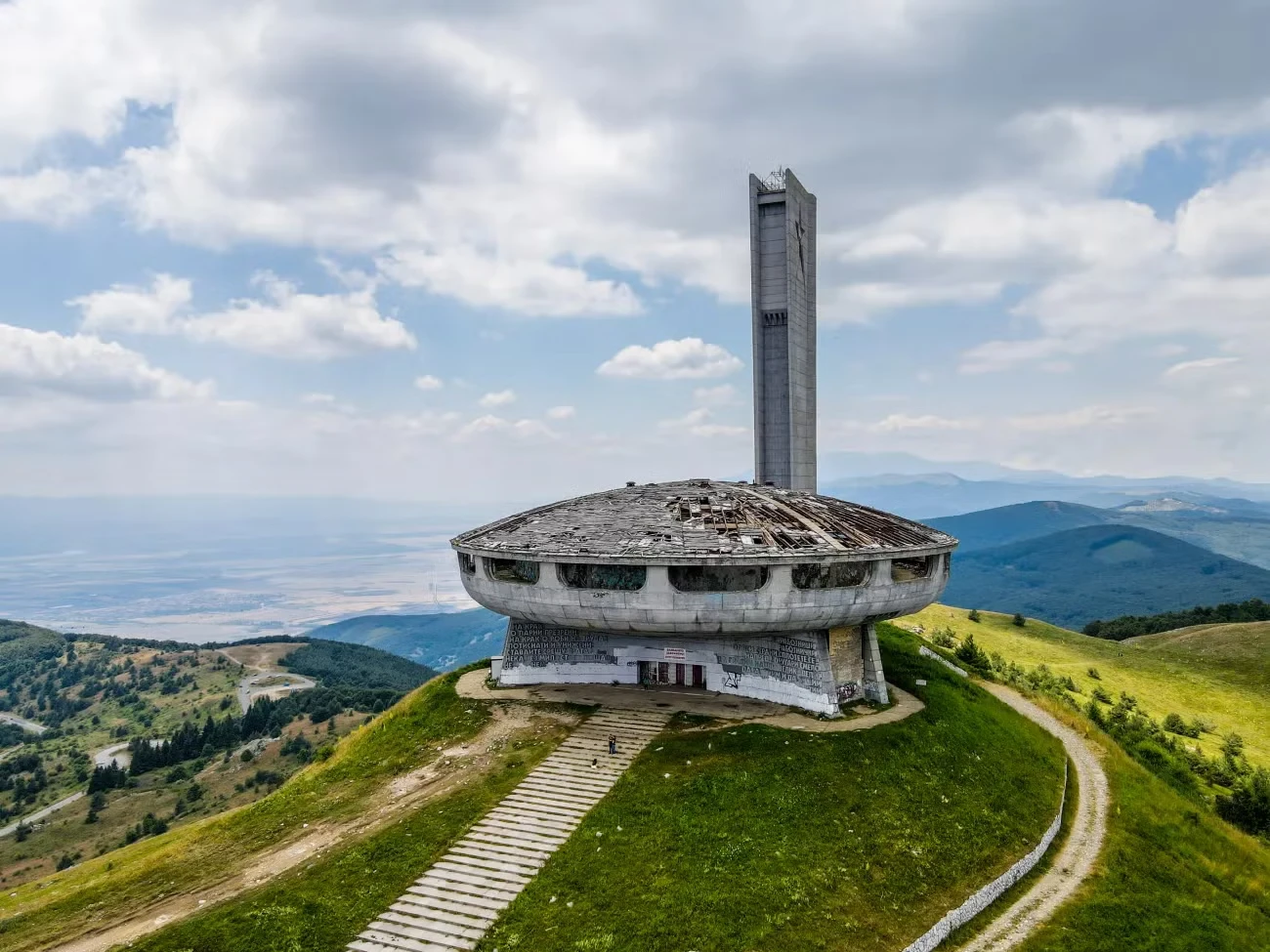 6 powerful Soviet-era landmarks