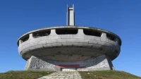 6 powerful Soviet-era landmarks