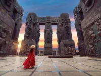 6 powerful Soviet-era landmarks