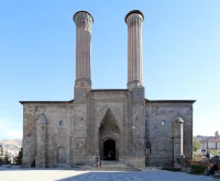 The Evolution of Minarets Across Islamic Architecture