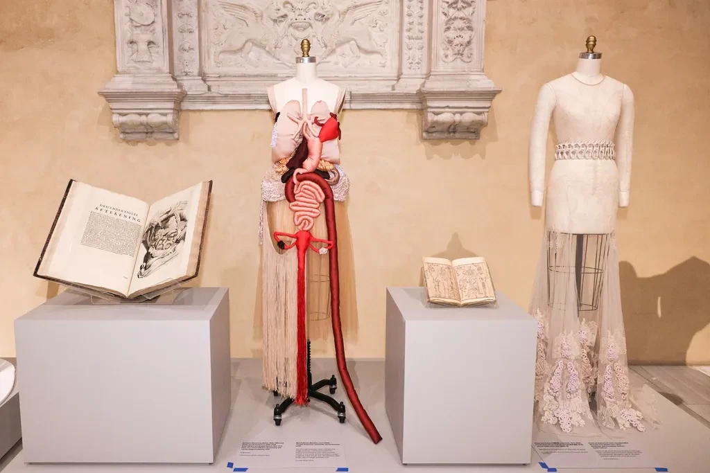 Met Inaugurates ‘Costume Art’ for the Spring 2026 Exhibition 5 Met Inaugurates ‘Costume Art’ for the Spring 2026 Exhibition