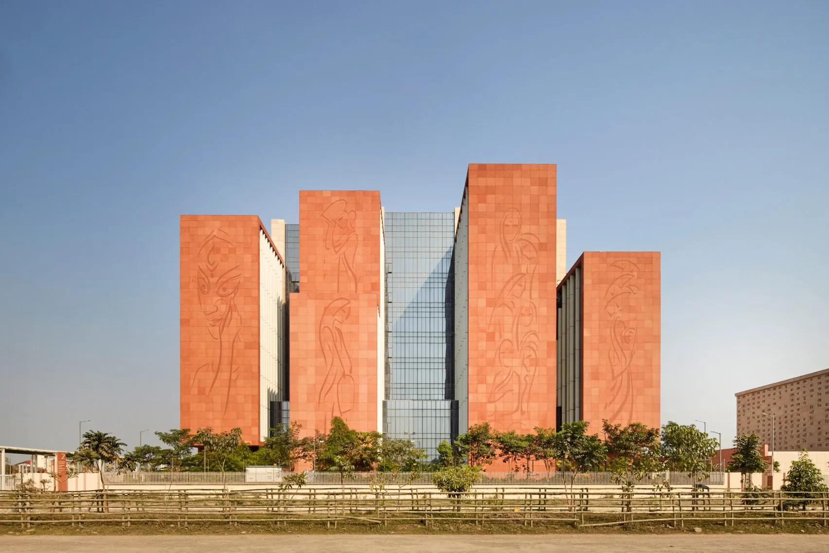 ITC Green Center by Morphogenesis Blends Art, Passive Design, and Mixed-Use Innovation in Kolkata 8 ITC Green Center by Morphogenesis Blends Art, Passive Design, and Mixed-Use Innovation in Kolkata