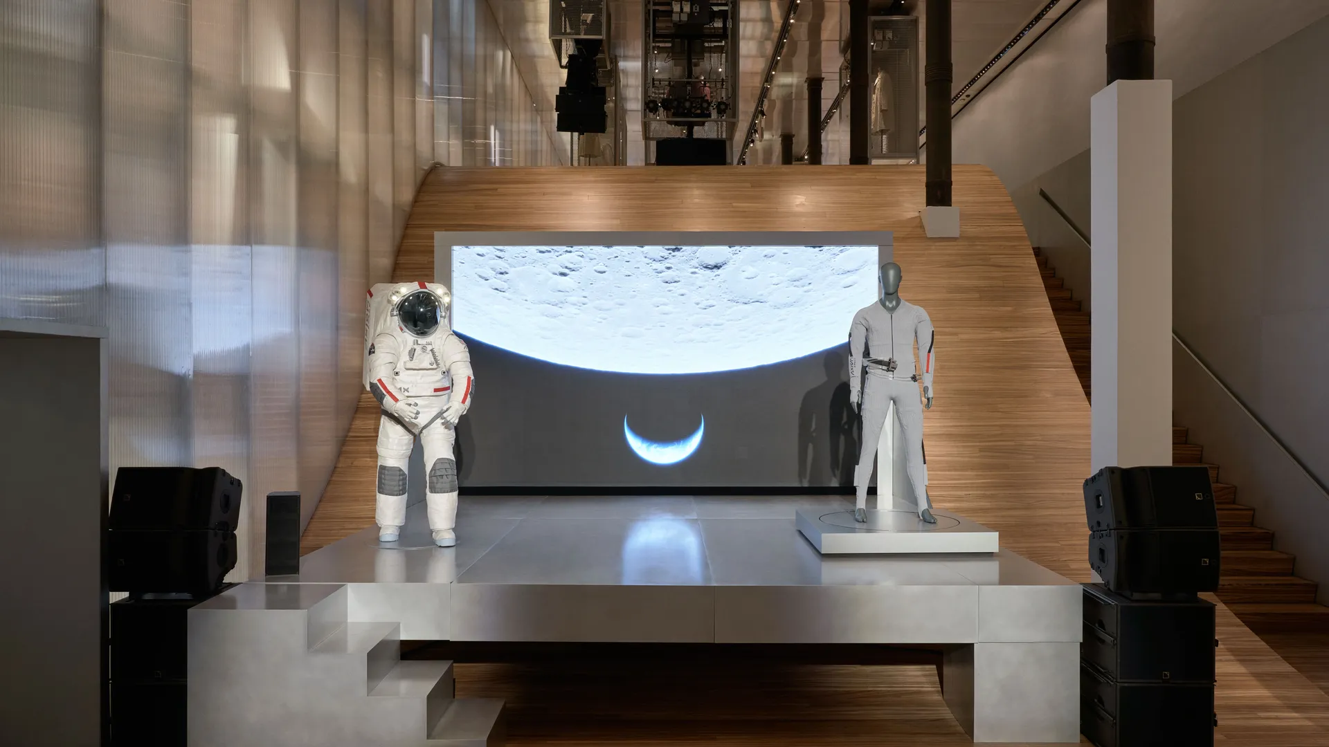 Prada Designs NASA’s Next-Generation Lunar Spacesuit 6 Prada Designs NASA’s Next-Generation Lunar Spacesuit