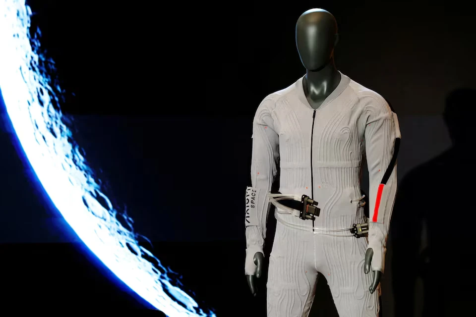 Prada Designs NASA’s Next-Generation Lunar Spacesuit 9 Prada Designs NASA’s Next-Generation Lunar Spacesuit
