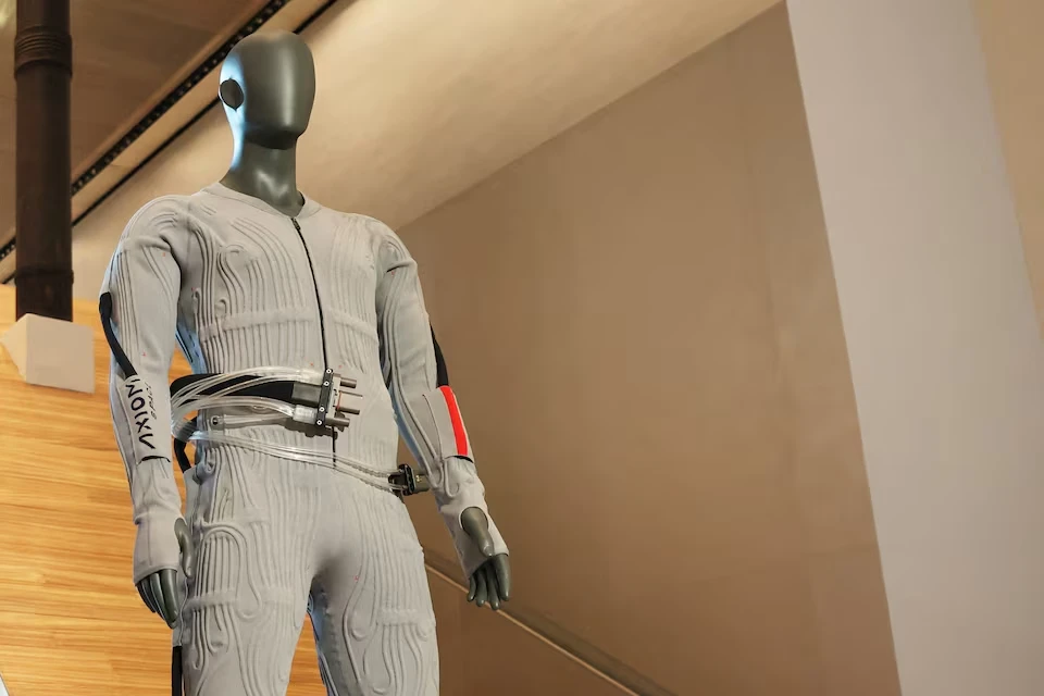 Prada Designs NASA’s Next-Generation Lunar Spacesuit 10 Prada Designs NASA’s Next-Generation Lunar Spacesuit