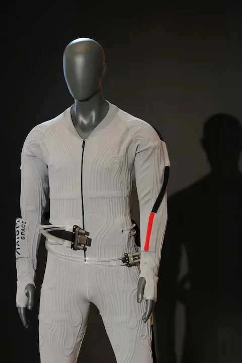 Prada Designs NASA’s Next-Generation Lunar Spacesuit 11 Prada Designs NASA’s Next-Generation Lunar Spacesuit