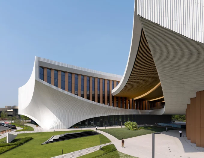 ZHA Opens Songshan Lake Exhibition and Performance Center in Dongguan