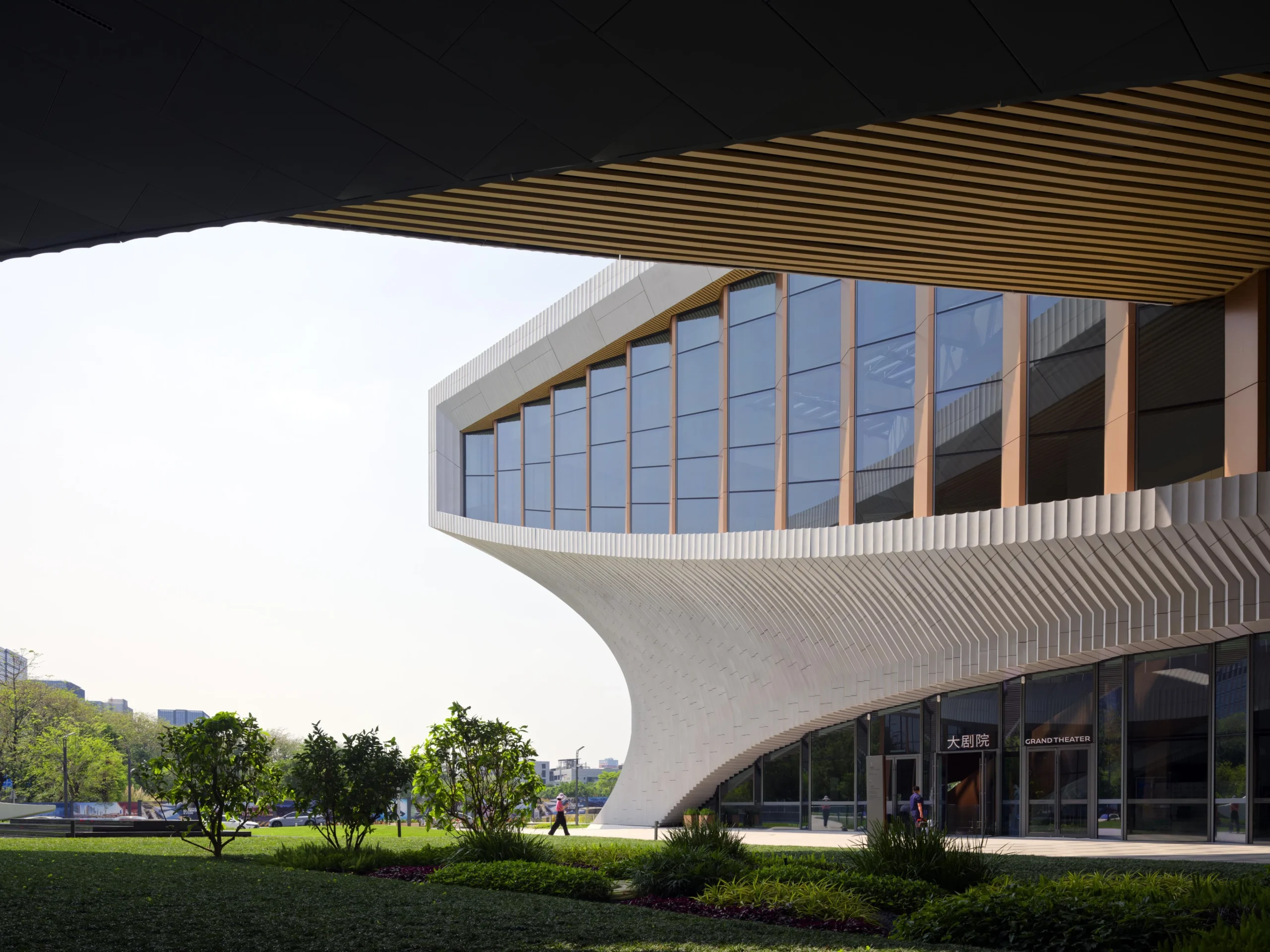 ZHA Opens Songshan Lake Exhibition and Performance Center in Dongguan 13 ZHA Opens Songshan Lake Exhibition and Performance Center in Dongguan