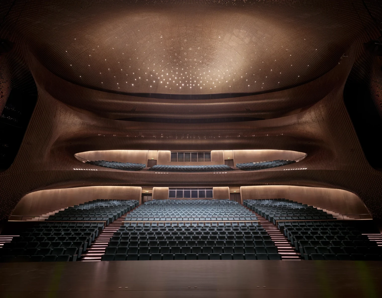 ZHA Opens Songshan Lake Exhibition and Performance Center in Dongguan