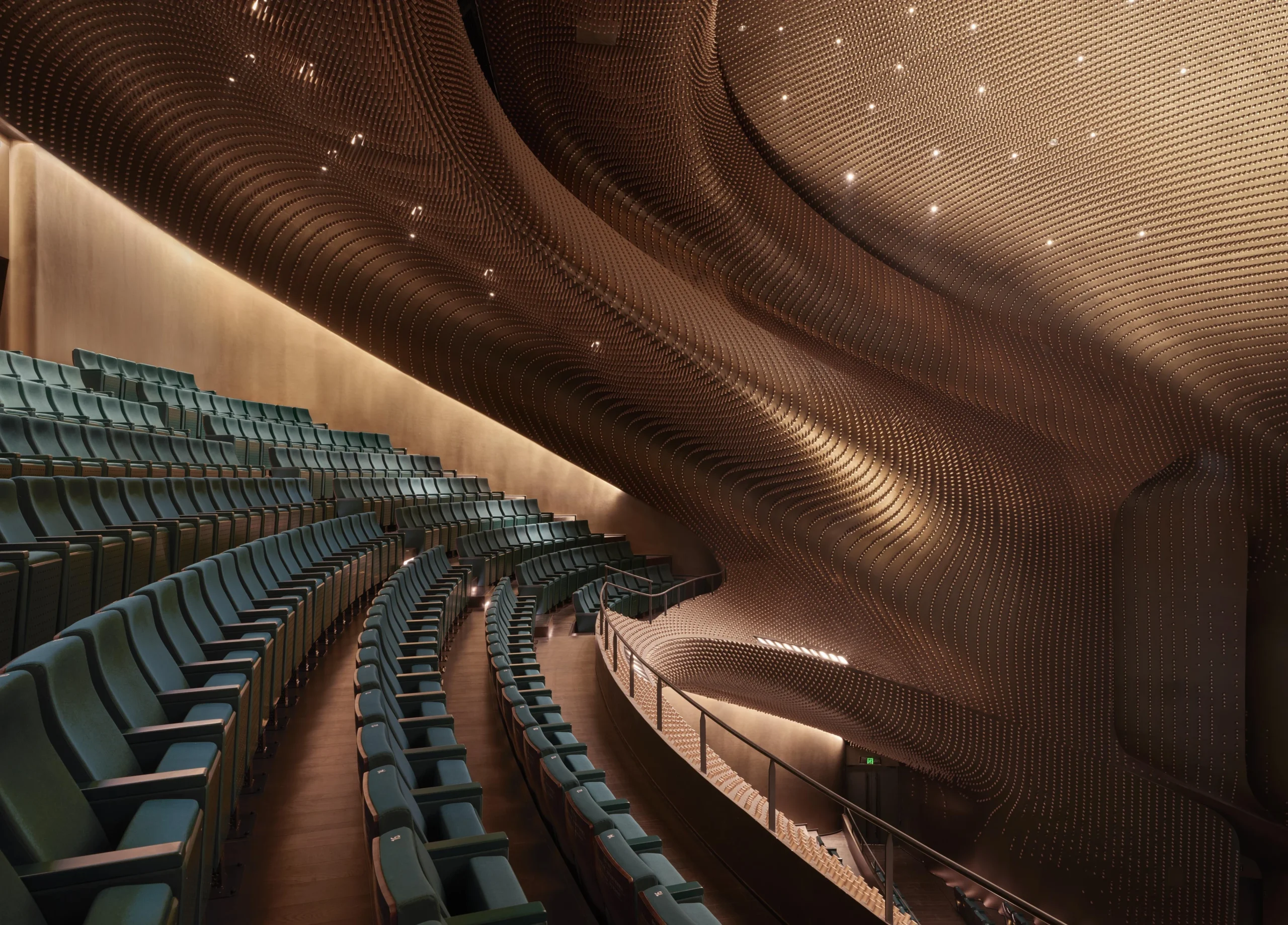 ZHA Opens Songshan Lake Exhibition and Performance Center in Dongguan 11 ZHA Opens Songshan Lake Exhibition and Performance Center in Dongguan
