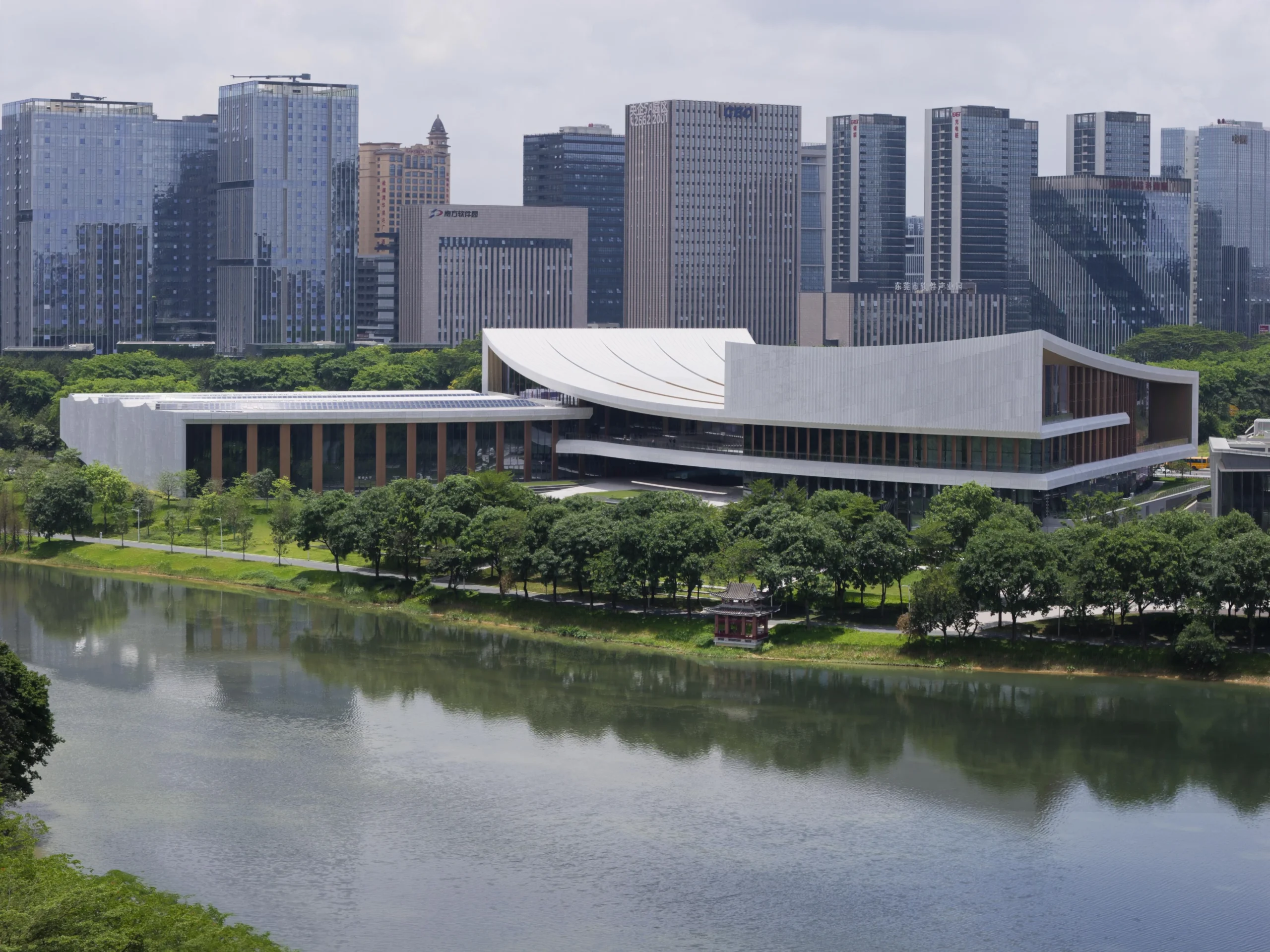 ZHA Opens Songshan Lake Exhibition and Performance Center in Dongguan 5 ZHA Opens Songshan Lake Exhibition and Performance Center in Dongguan