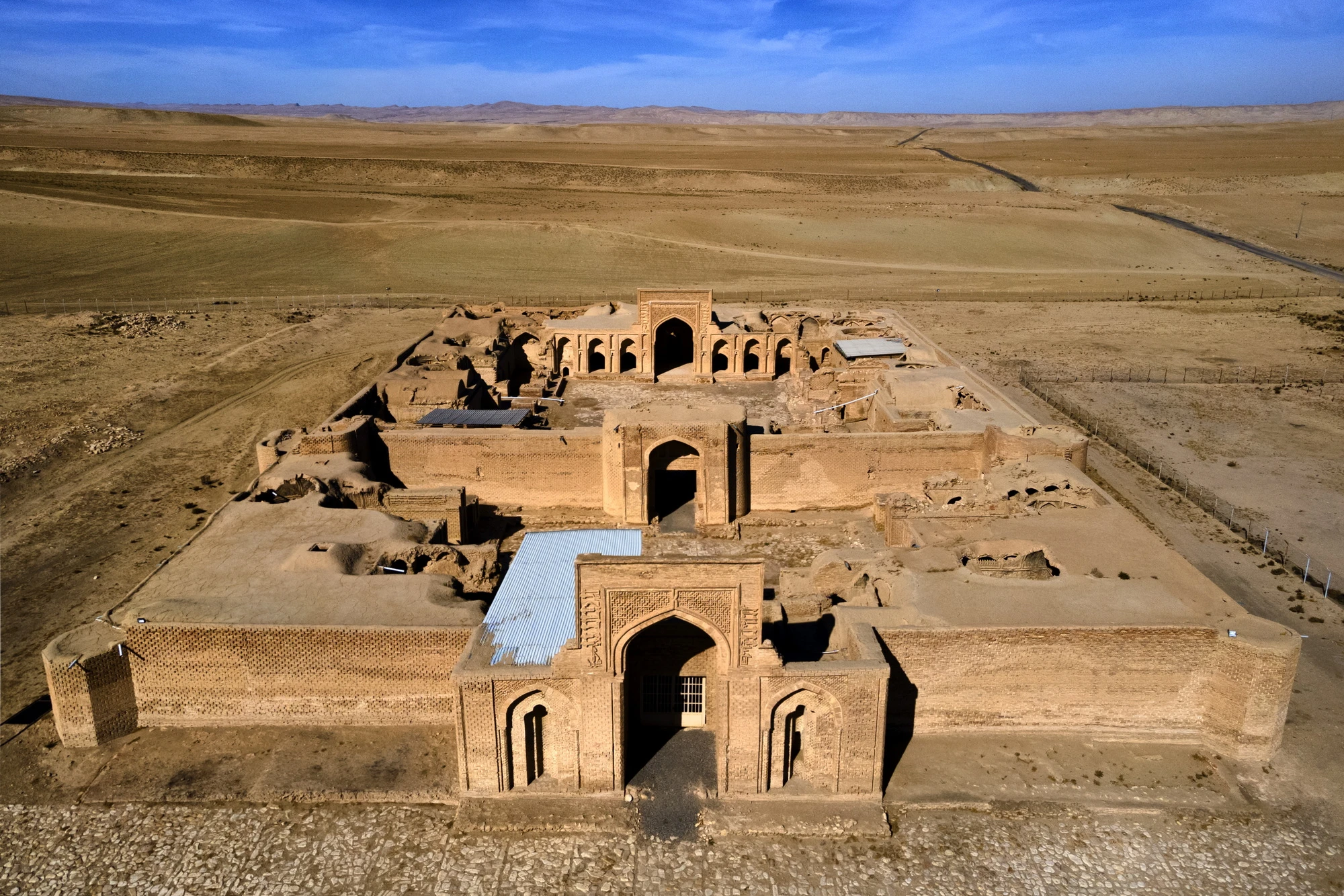 Decoding Cities of the Silk Route: Architecture at the Crossroads of Trade