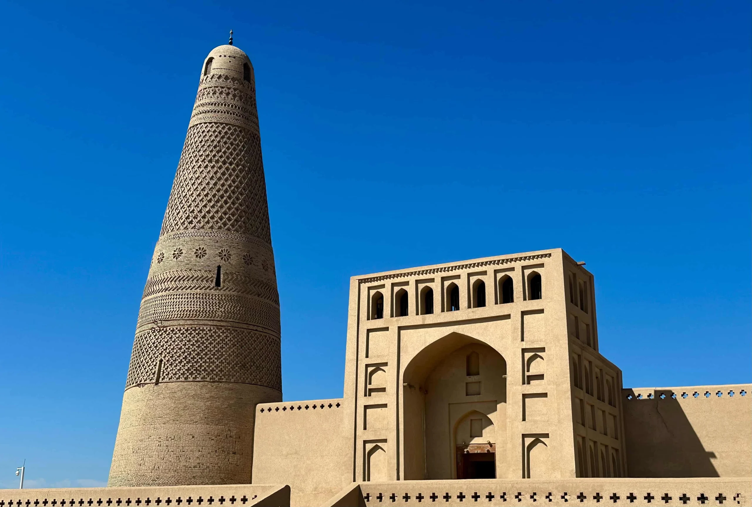 Decoding Cities of the Silk Route: Architecture at the Crossroads of Trade