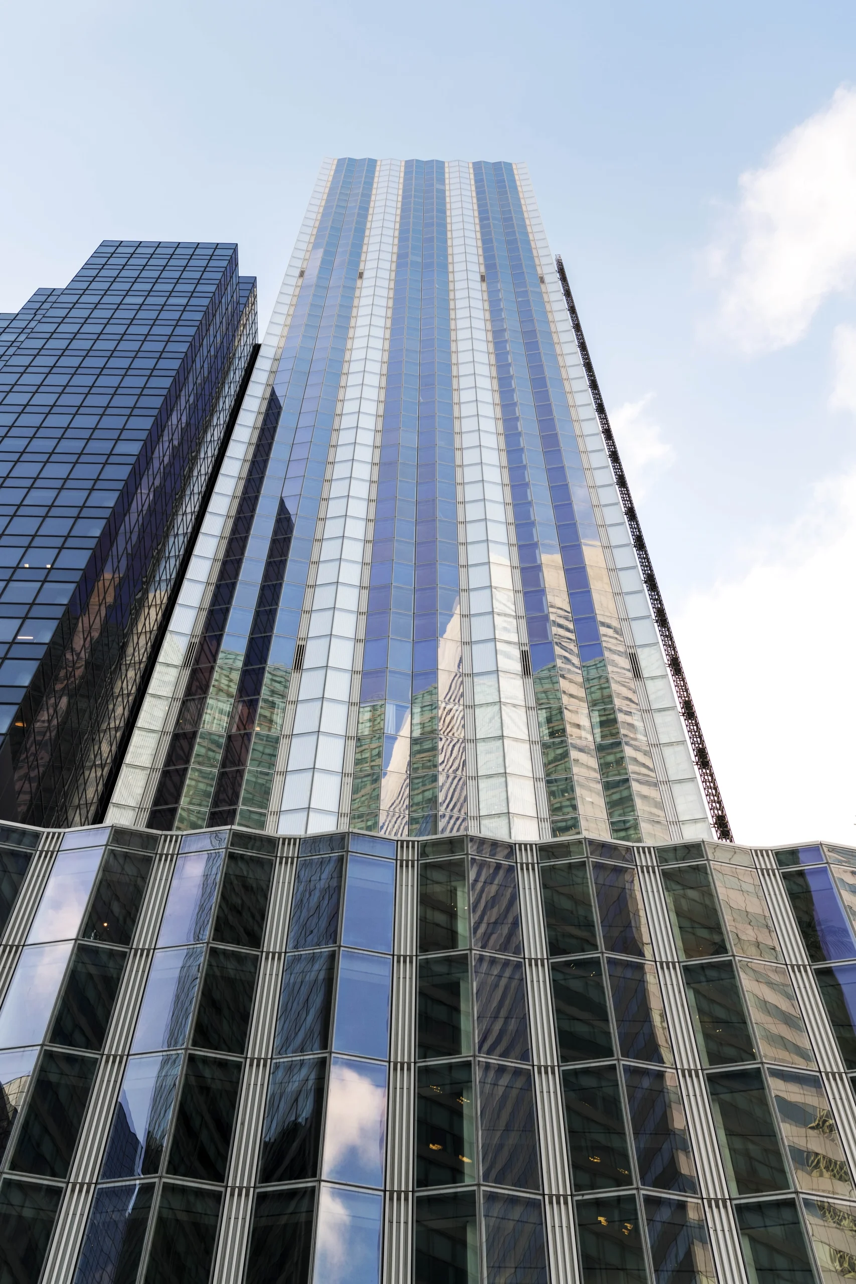 10 Super-Slender Skyscrapers That Touch the Clouds