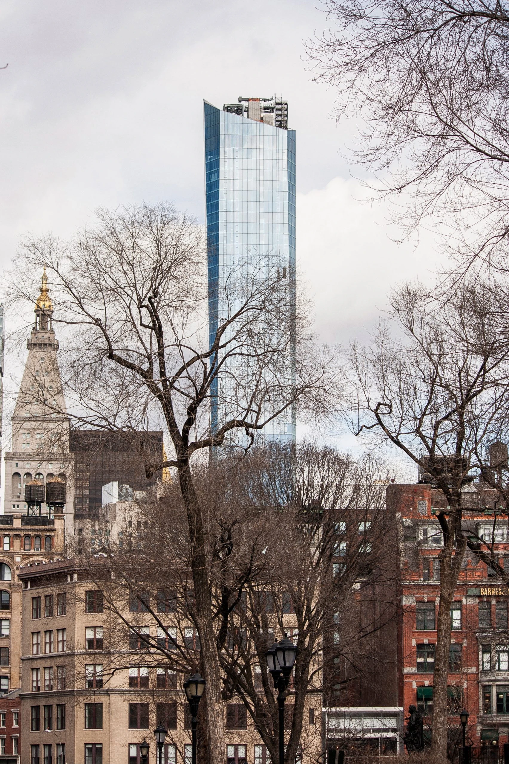 10 Super-Slender Skyscrapers That Touch the Clouds