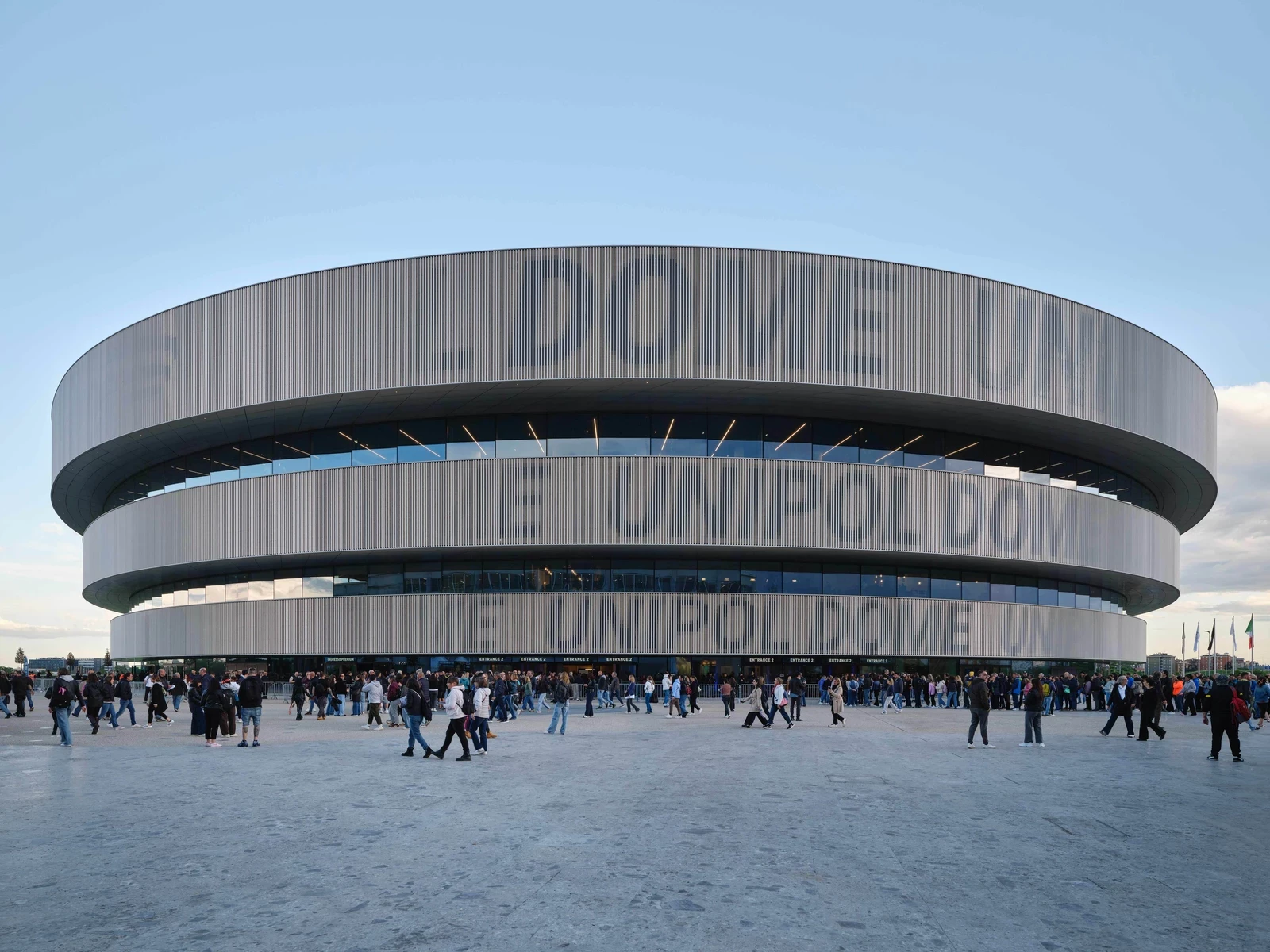 David Chipperfield: A Critical Analysis of Architecture, Context, and Permanence 15 Arena Milano