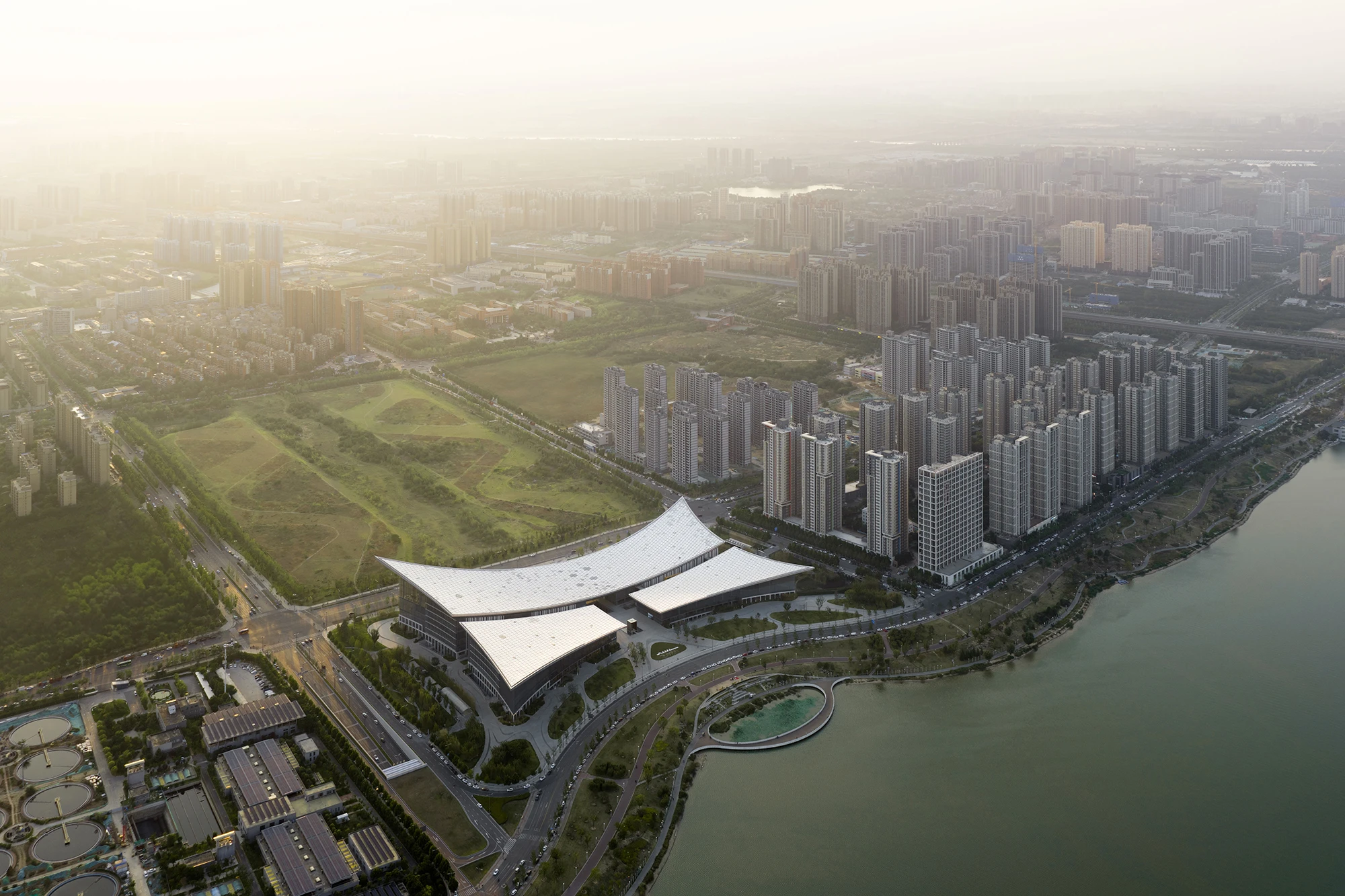 HONG Designworks Shapes Chang’an Academy into a Human-Centered Cultural Landmark 16 Chang'an Academy · Xi'an Public Library